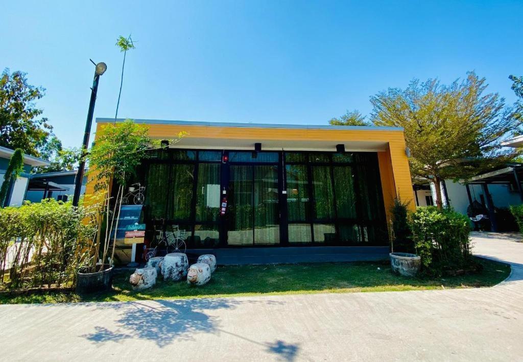 Sixty-Nine Resort Nakhon Phanom Εξωτερικό φωτογραφία